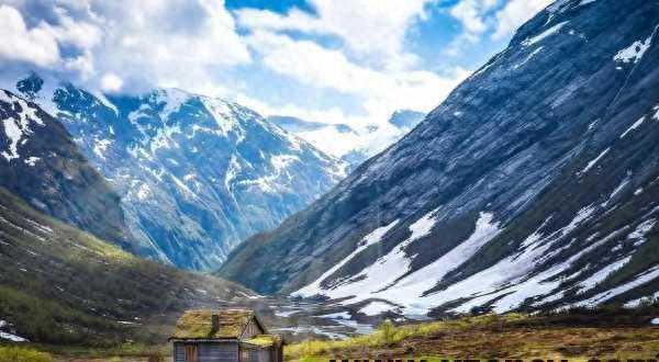 关岛探秘：海底奇观与购物乐趣