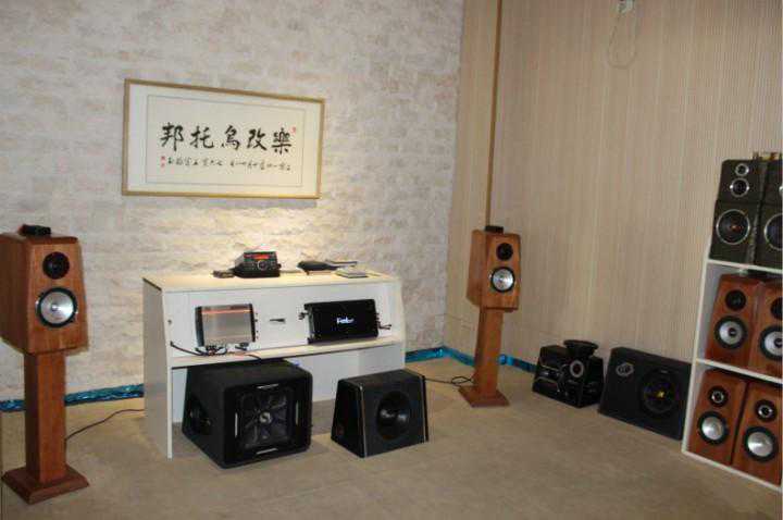 丰田新卡罗拉音响改装英国曼琴汽车音响