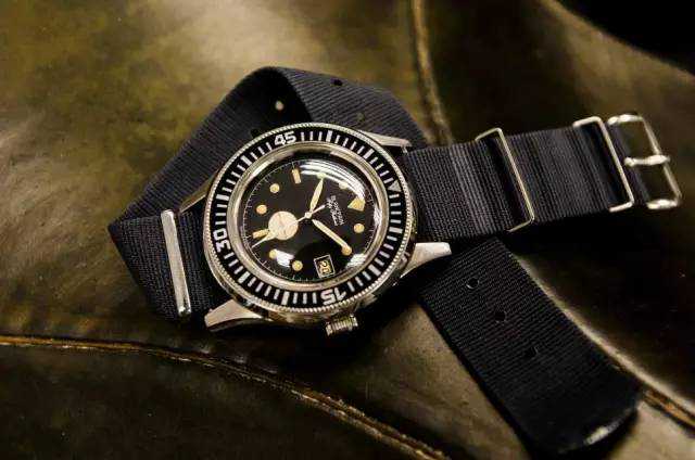 10万价位潜水表，欧米茄和劳力士到底选谁好？