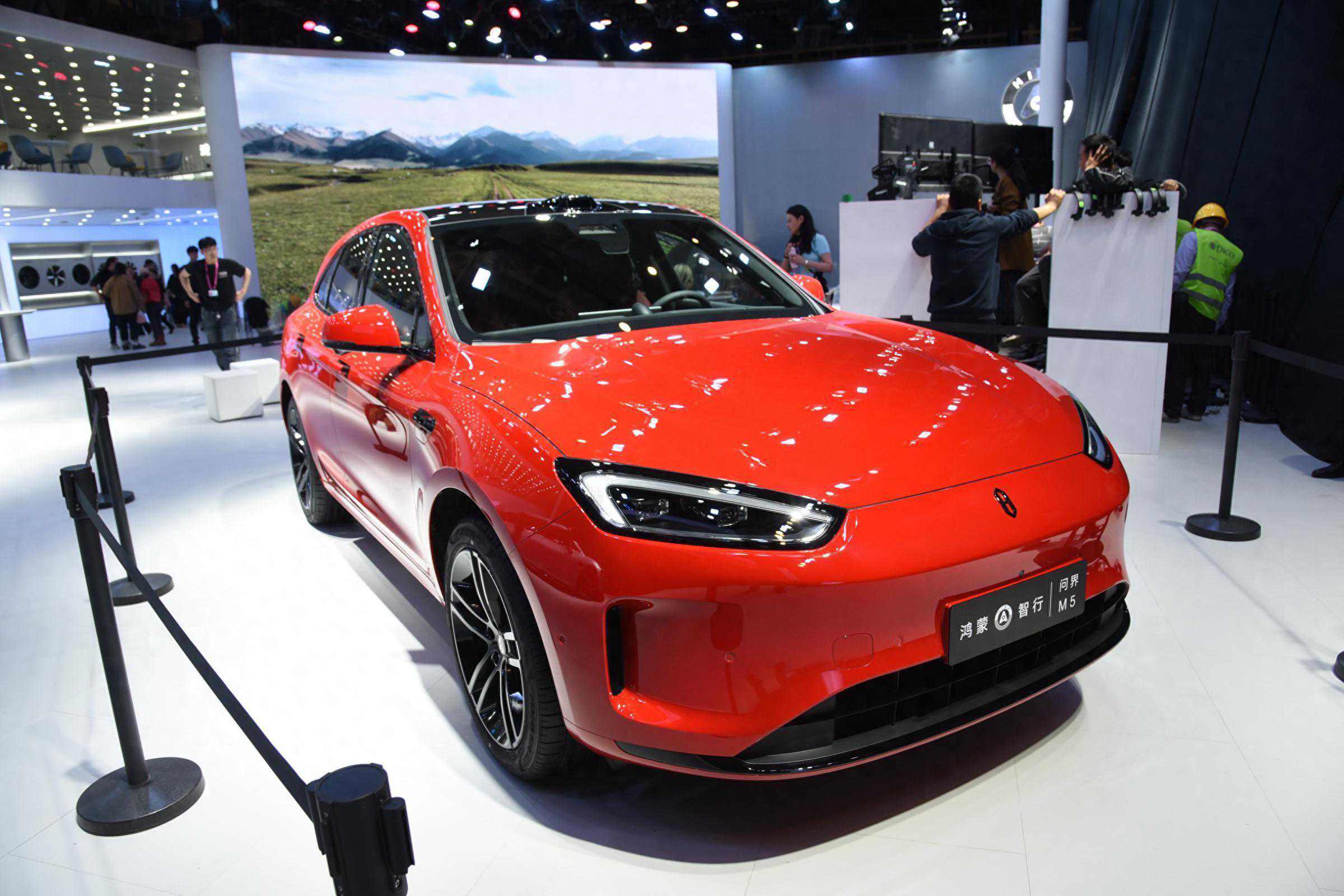 新款问界M5亮相北京车展，标配华为高阶智驾系统，售24.98万元起
