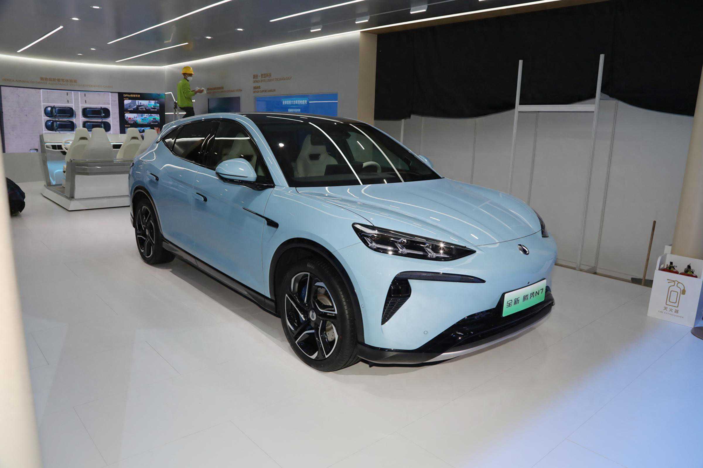 全新腾势N7在北京车展亮相，增550公里入门版，售价23.98万元起