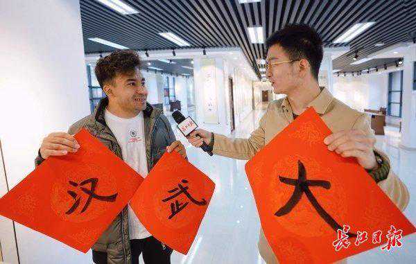 “我正在武汉实现自己的‘科技梦’”外国朋友赞今日武汉发展快人很拼