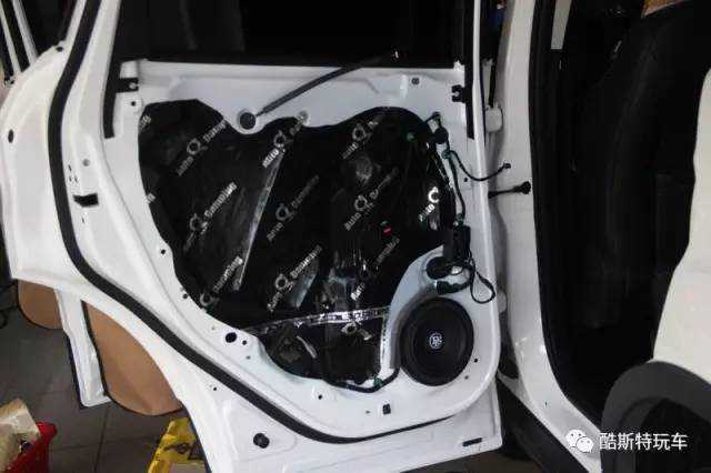 展现技师水平的时候到了 奔驰B180改装德国零点采用门板倒模