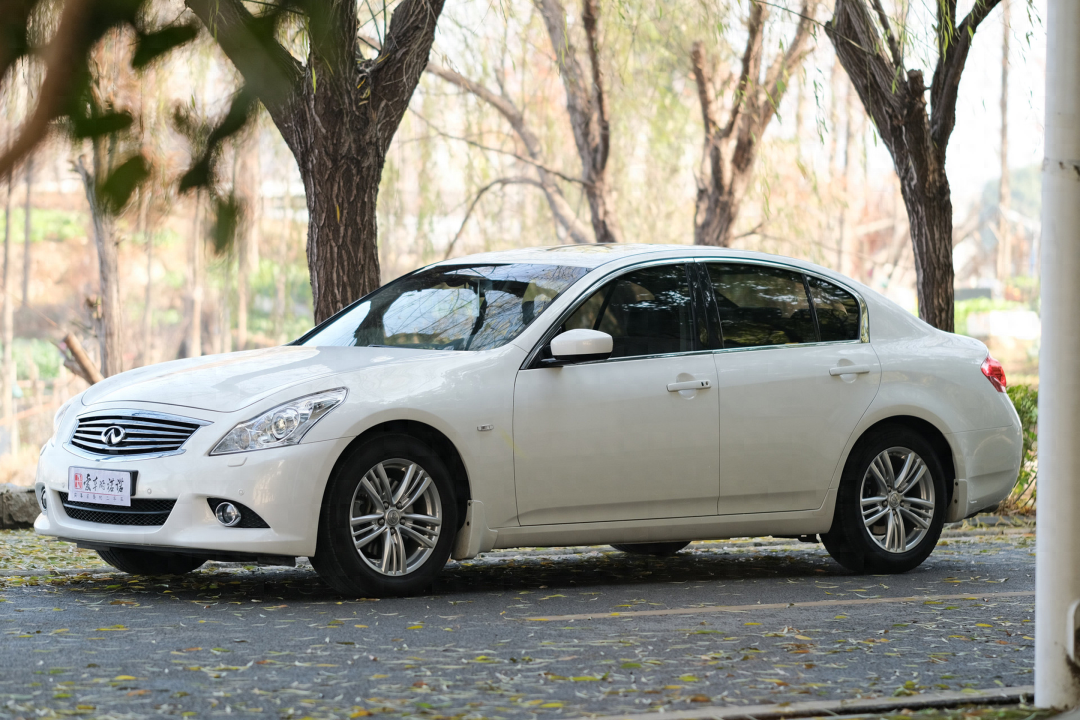 当时代之泪撒落在天际线——二手英菲尼迪 G25