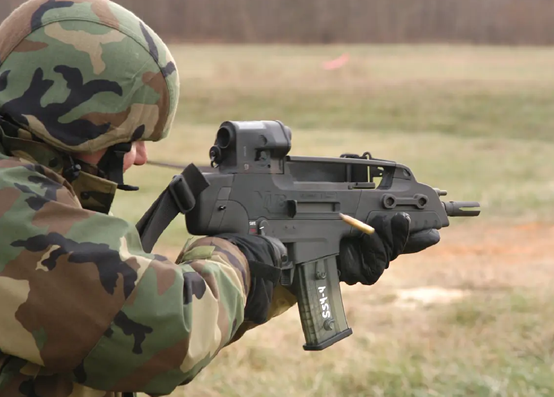 跨时代设计！科幻感十足的XM25，为何最终惨遭美军“抛弃”？