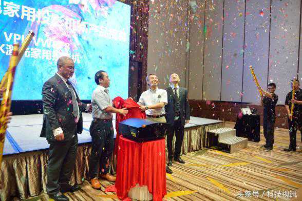 索尼发布搭配ARC-F镜头的激光4K HDR家庭影院投影机VPL-VW878