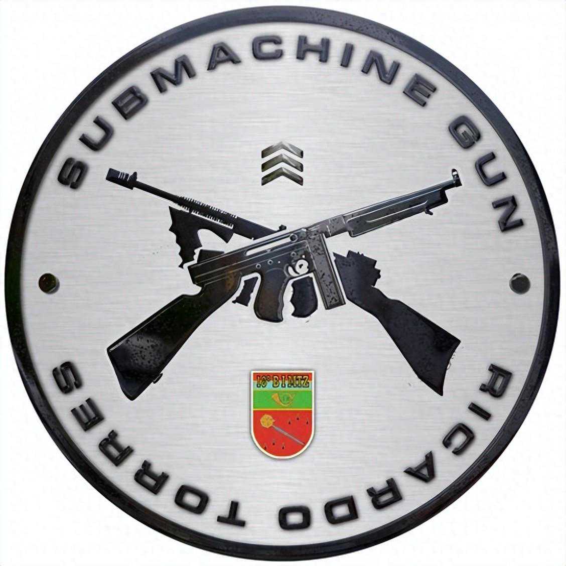 现代化冲锋枪海报图纸