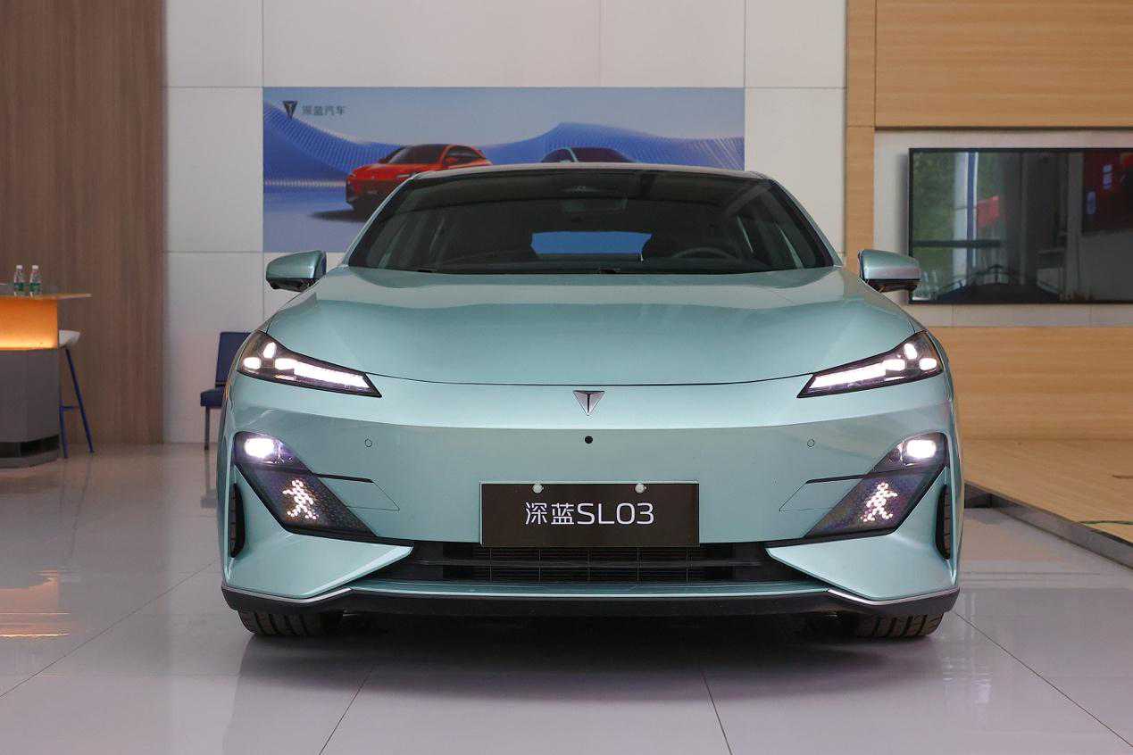 实拍深蓝SL03：综合续航1200km，不到15万买新能源B级车？