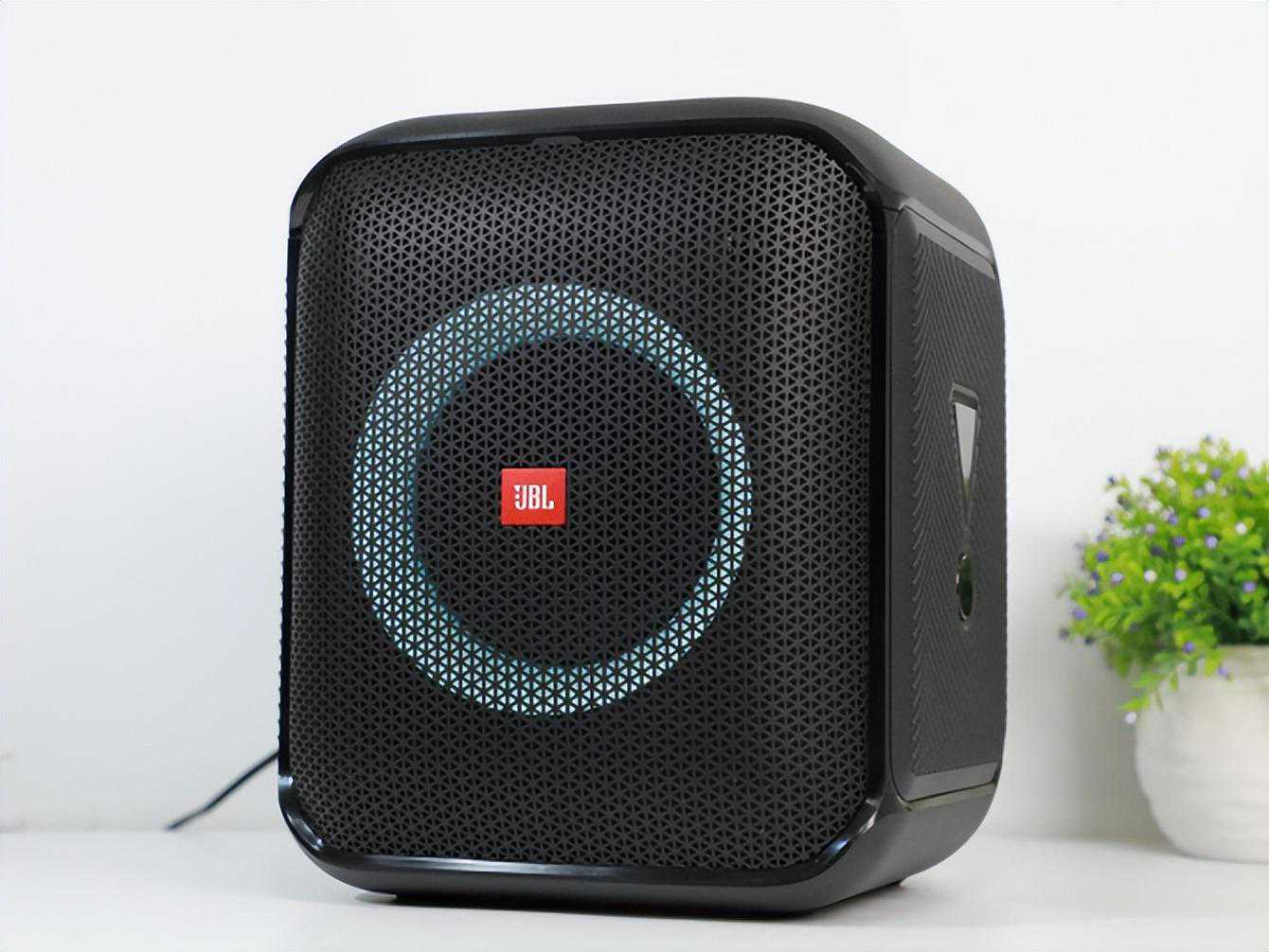 JBL蓝牙音箱：音乐战将雅俗共赏，让生活充满节奏，2000元的巅峰