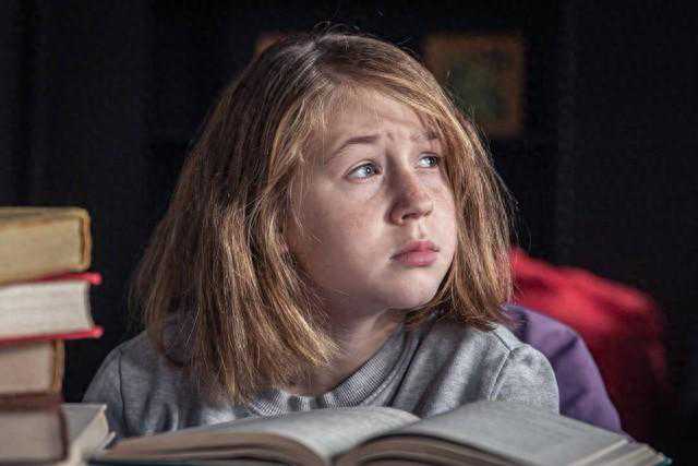 《黑色孤儿：回声》新预告发布，克里斯滕·丽特、凯莉·霍威主演