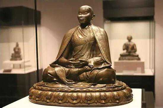 “噶玛巴一世”噶举派活佛造像4亿天价回到中国！