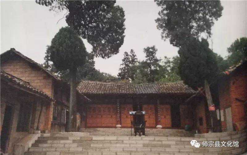 师宗县丹凤街道东边有一个宁静而和美的村庄...