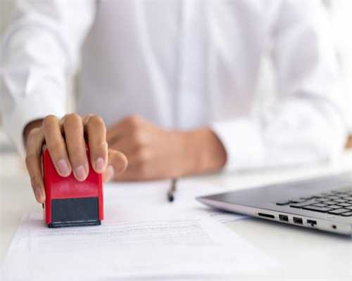 long是“长”，tooth是“牙”，long in the tooth是什么意思？