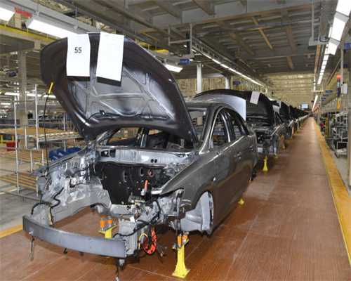 为何买新车后，4S店非要免费贴膜？原来这是目的，新手别再被坑