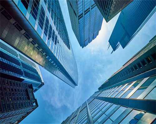 女孩19岁生了个儿子，看着像混血儿，一周后看到孩子的症状她慌了