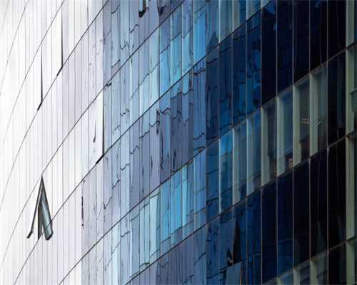 靠卖板蓝根起家，总部修得像紫禁城，年挣1000亿却不上市？