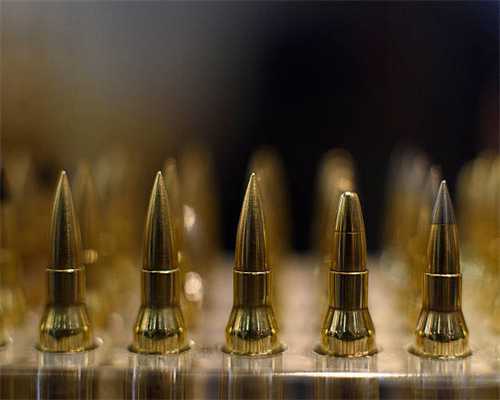 男人50岁后眉毛变长，意味着什么？是长寿特征还是身体出问题了？