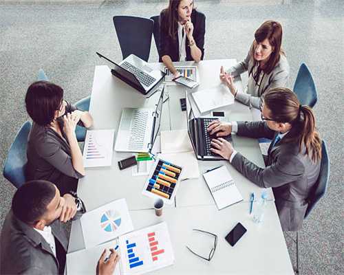 “凹眼睛者”：眼窝深、眉弓骨高，双眼皮设计为什么不宜过宽？