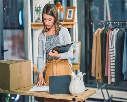 舌边有齿痕就是脾虚？原因有三，对症调理才有效，脾强湿去一身轻