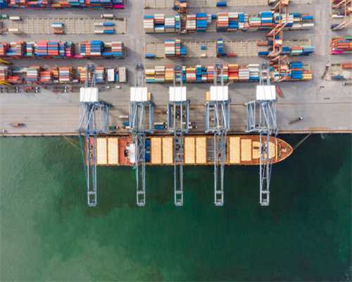 不当的刷牙方式造成牙齿脱落 在牙托上补一颗假牙，速度能有多快？